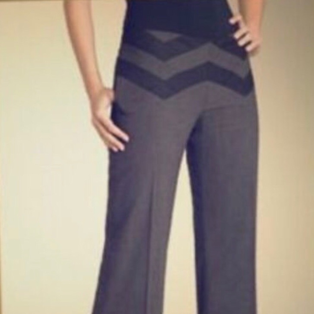 Like new BCBGMAXAZIRA Grey w/ chevron Behati